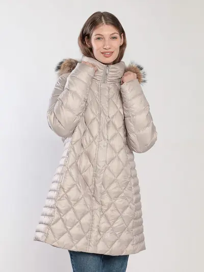 Стеганый пуховик с капюшоном